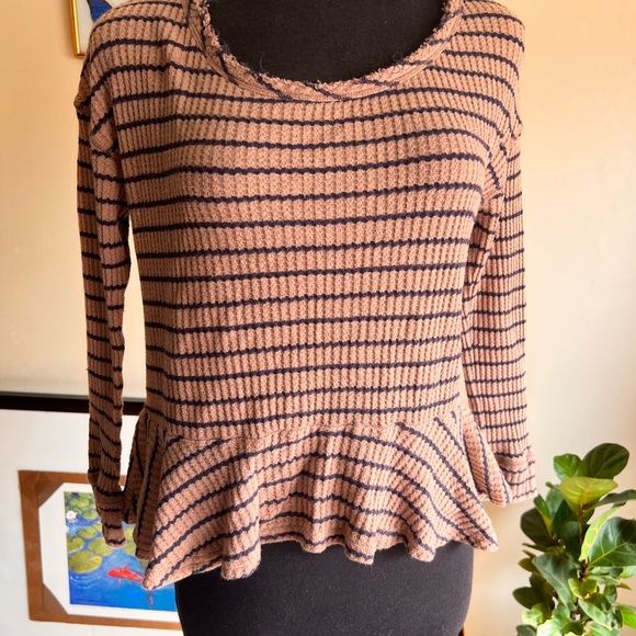 Free people size extra small thermal, long sleeve, peplum shirt - Picture 8 of 8